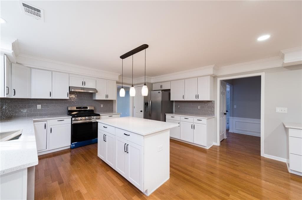 4 bedroom, 3 bathroom, 3,066 sq ft single family residence for rent at 6480 Stapleford Lane, Johns Creek, GA 30097 for $3,600 a month — photo 10