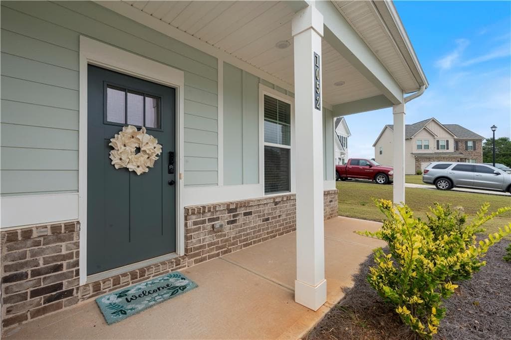 4 bedroom, 4 bathroom, 2,756 sq ft single family residence for sale at 1052 Bodega Loop, Locust Grove, GA 30248 — photo 2