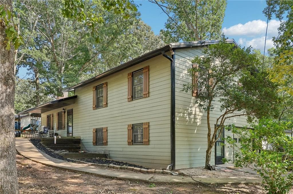 3 bedroom, 2 bathroom, 1,988 sq ft single family residence for sale at 5752 Oak Grove Drive, Acworth, GA 30102 — photo 3