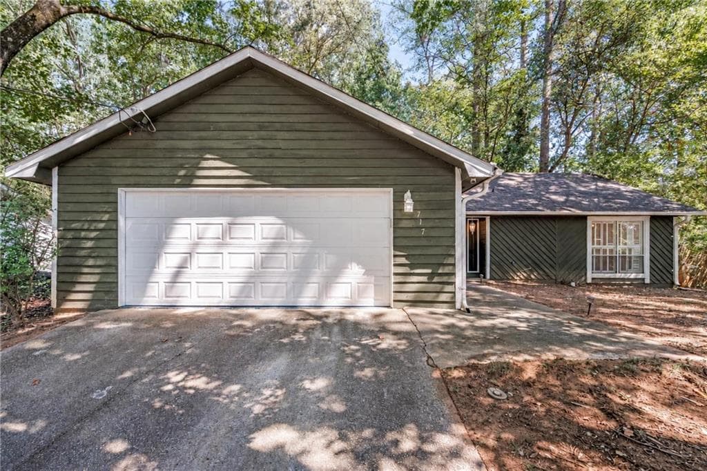 3 bedroom, 2 bathroom, 1,798 sq ft single family residence for sale at 717 Pebble Creek Drive, Norcross, GA 30093