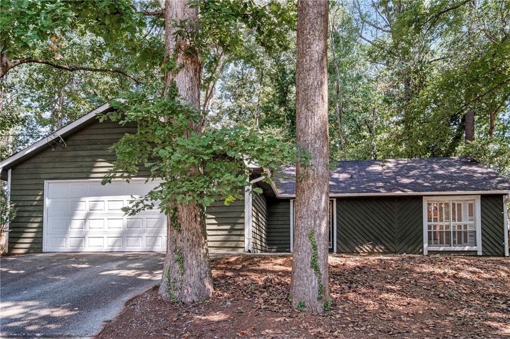 3 bedroom, 2 bathroom, 1,798 sq ft single family residence for sale at 717 Pebble Creek Drive, Norcross, GA 30093 — photo 2