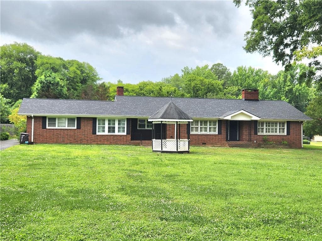 3 bedroom, 2 bathroom, 2,362 sq ft single family residence for sale at 8 Highland Lane, Cartersville, GA 30120