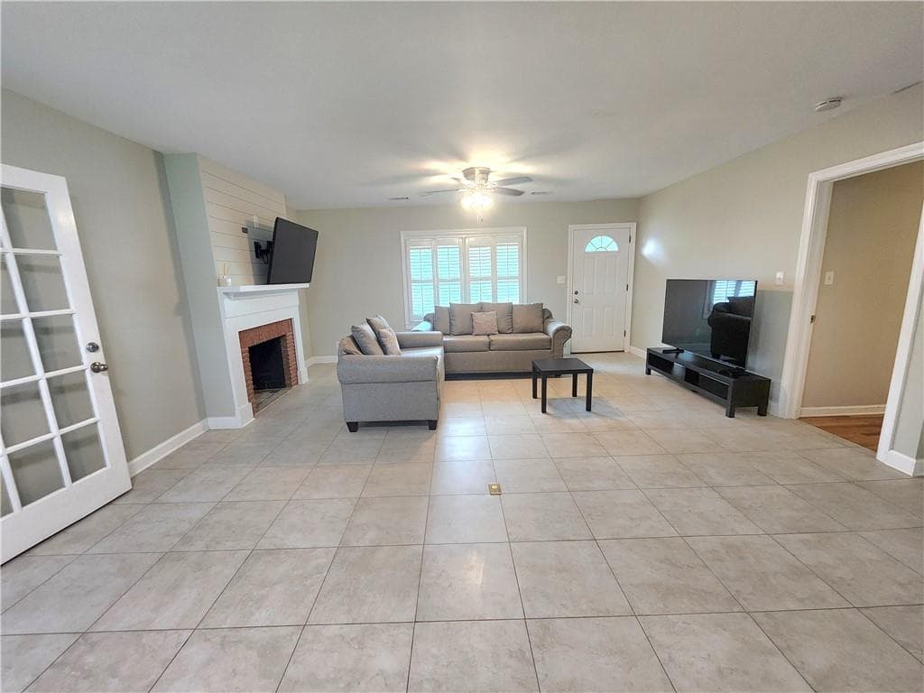 3 bedroom, 2 bathroom, 2,362 sq ft single family residence for sale at 8 Highland Lane, Cartersville, GA 30120 — photo 4