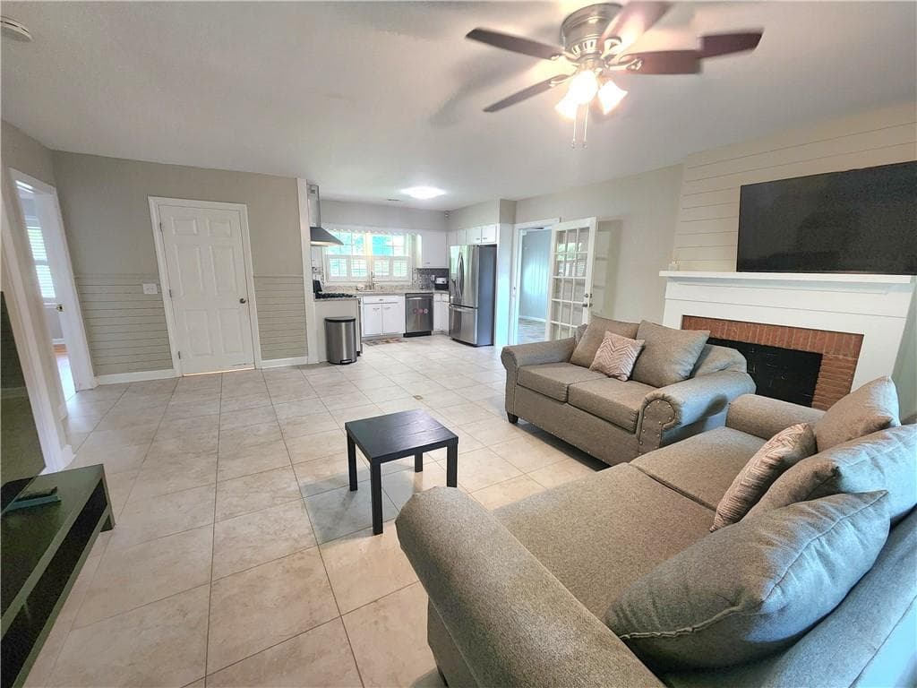 3 bedroom, 2 bathroom, 2,362 sq ft single family residence for sale at 8 Highland Lane, Cartersville, GA 30120 — photo 8