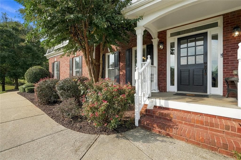 5 bedroom, 4 bathroom, 3,861 sq ft single family residence for sale at 4910 Montclair Trail, Cumming, GA 30040 — photo 6