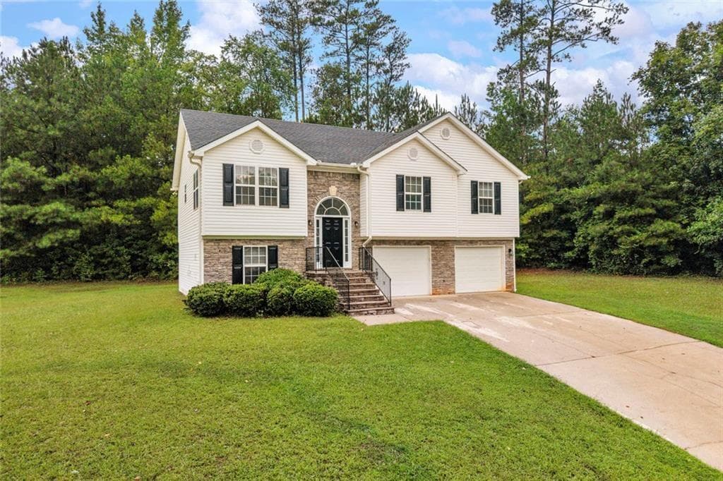 5 bedroom, 3 bathroom, 2,202 sq ft single family residence under contract at 145 Clover Valley Drive, Covington, GA 30016 — photo 2