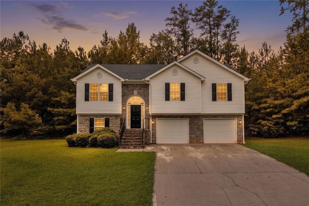 5 bedroom, 3 bathroom, 2,202 sq ft single family residence under contract at 145 Clover Valley Drive, Covington, GA 30016 — photo 3