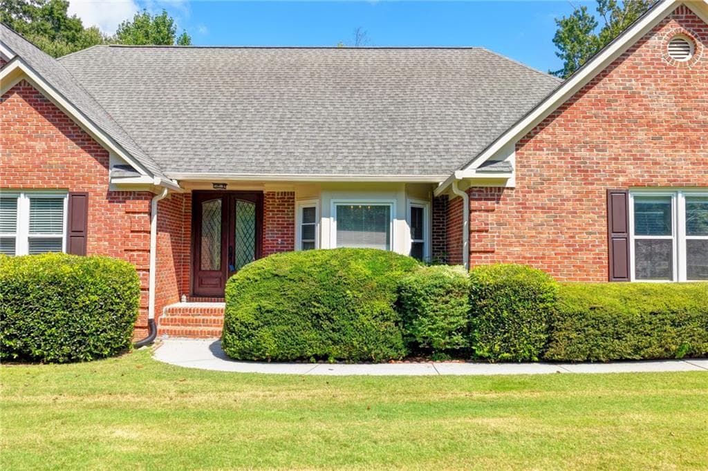 6 bedroom, 4 bathroom, 4,044 sq ft single family residence for sale at 1975 Wynfield Point Drive, Buford, GA 30519 — photo 3