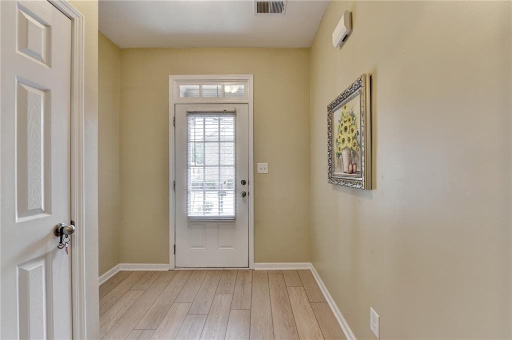 2 bedroom, 3 bathroom, 1,798 sq ft townhouse for sale at 2726 Beynon Lane, Suwanee, GA 30024 — photo 4