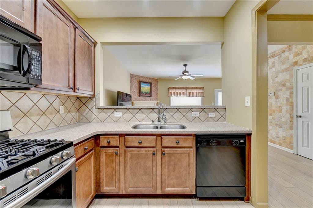 2 bedroom, 3 bathroom, 1,798 sq ft townhouse for sale at 2726 Beynon Lane, Suwanee, GA 30024 — photo 8