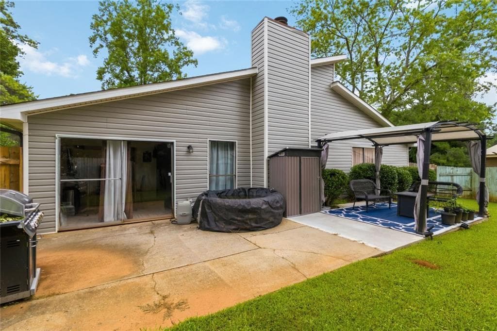 3 bedroom, 2 bathroom, 1,975 sq ft single family residence for sale at 8847 Wellston Court, Jonesboro, GA 30238 — photo 5