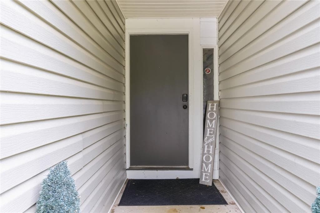 3 bedroom, 2 bathroom, 1,975 sq ft single family residence for sale at 8847 Wellston Court, Jonesboro, GA 30238 — photo 6