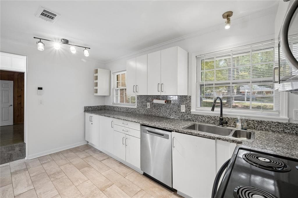 4 bedroom, 2 bathroom, 1,846 sq ft single family residence for sale at 2677 Lancaster Drive, East Point, GA 30344 — photo 7