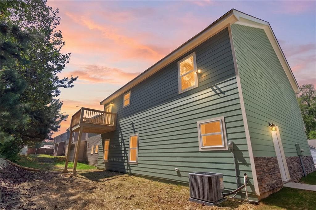 5 bedroom, 2 bathroom, 2,720 sq ft single family residence for sale at 2140 Rosemary Way, Gainesville, GA 30507 — photo 2