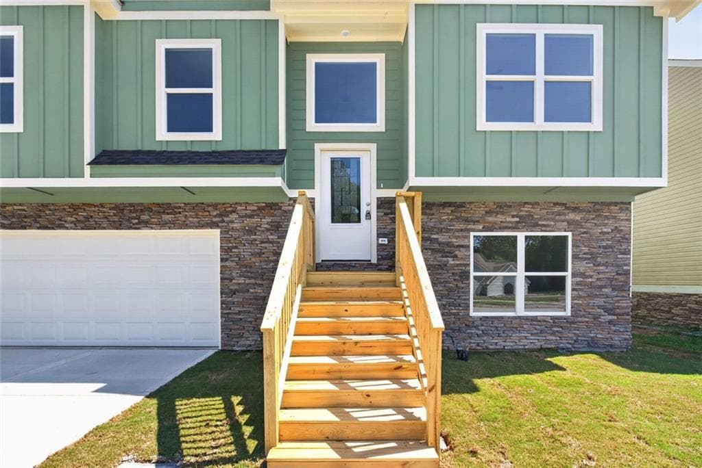 5 bedroom, 2 bathroom, 2,720 sq ft single family residence for sale at 2140 Rosemary Way, Gainesville, GA 30507 — photo 9