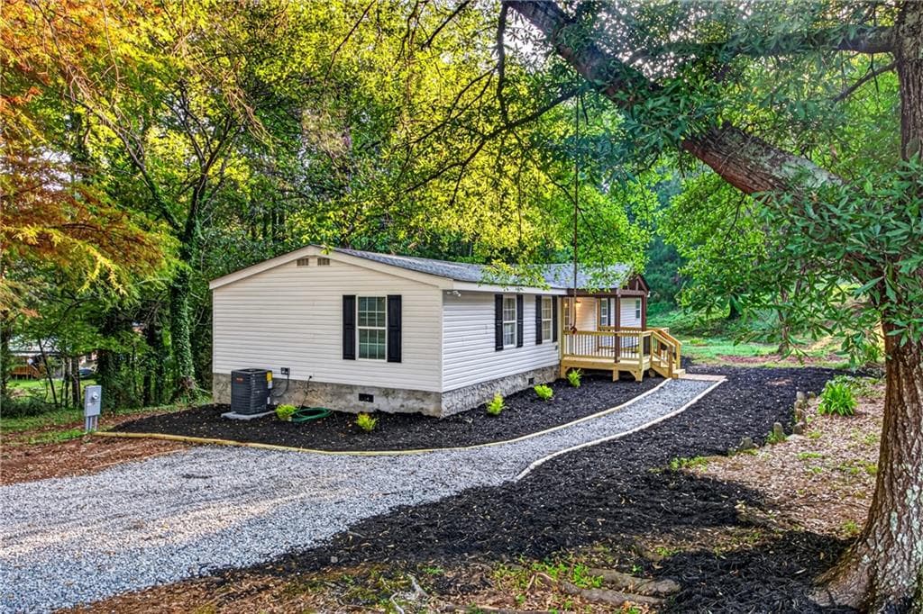 3 bedroom, 2 bathroom, 1,288 sq ft single family residence for sale at 100 Salisbury Road, Dahlonega, GA 30533 — photo 8