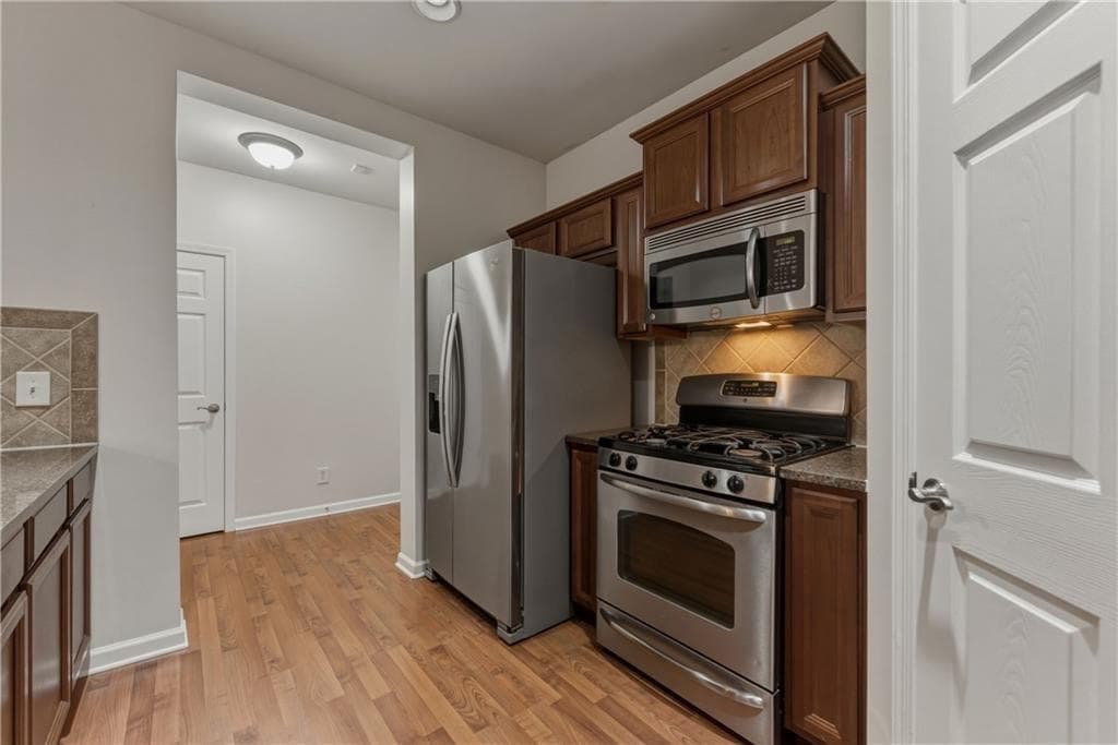 2 bedroom, 2 bathroom, 1,210 sq ft condominium for sale at 4805 W Village Way 3204, Smyrna, GA 30080 — photo 5