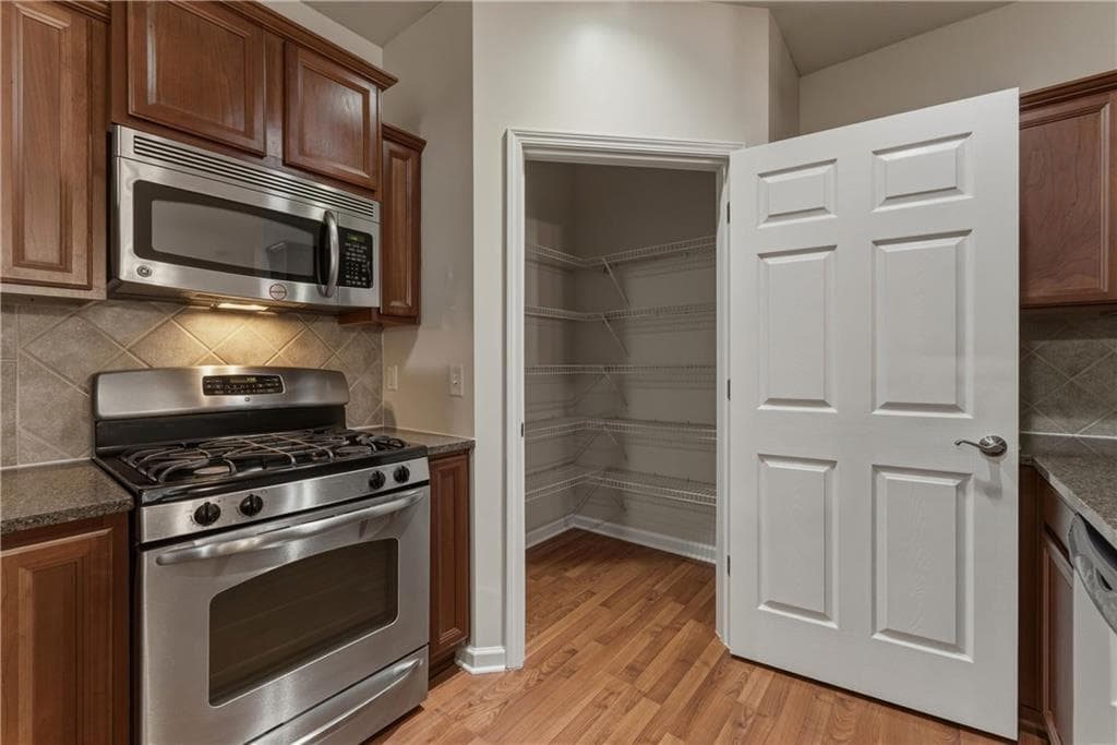 2 bedroom, 2 bathroom, 1,210 sq ft condominium for sale at 4805 W Village Way 3204, Smyrna, GA 30080 — photo 6
