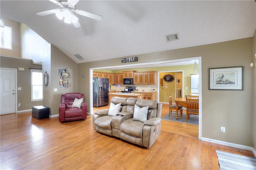 3 bedroom, 3 bathroom, 3,304 sq ft single family residence for sale at 1106 Caroline Court, Loganville, GA 30052 — photo 4