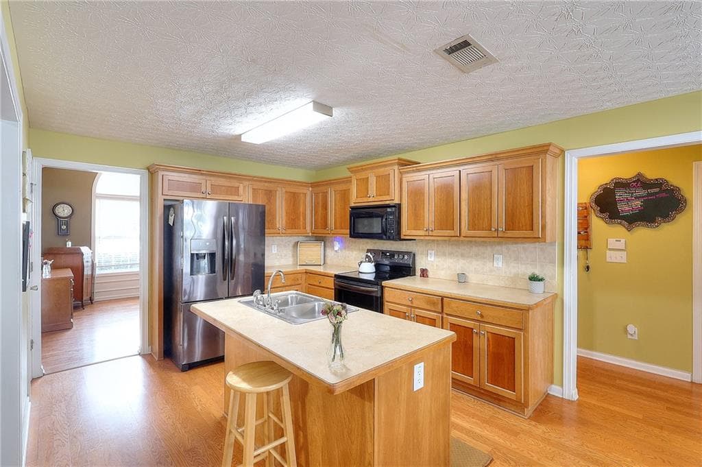 3 bedroom, 3 bathroom, 3,304 sq ft single family residence for sale at 1106 Caroline Court, Loganville, GA 30052 — photo 5