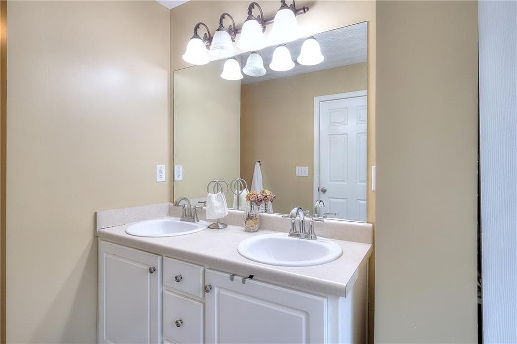 3 bedroom, 3 bathroom, 3,304 sq ft single family residence for sale at 1106 Caroline Court, Loganville, GA 30052 — photo 8