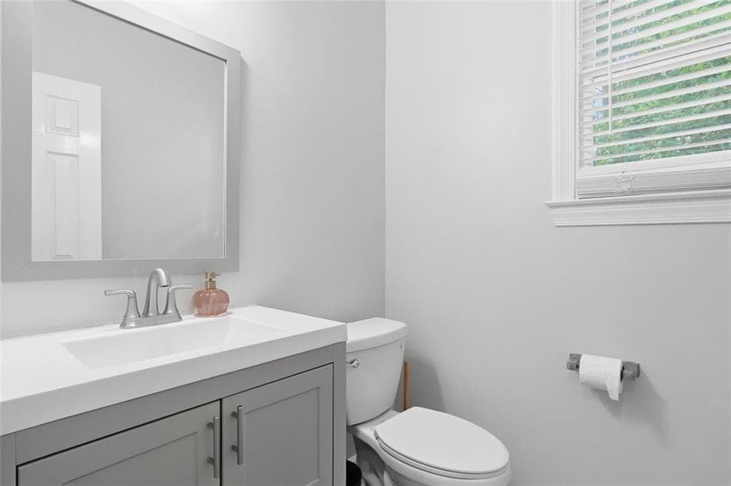 5 bedroom, 4 bathroom, 3,075 sq ft single family residence for sale at 115 Redleaf Court, Alpharetta, GA 30005 — photo 8