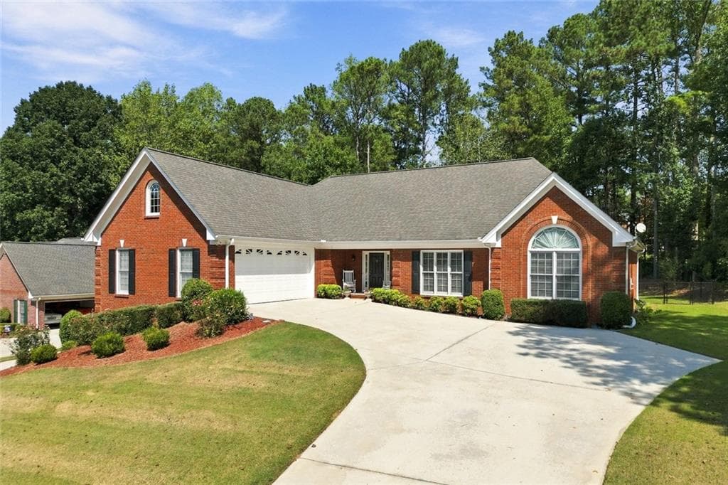3 bedroom, 3 bathroom, 2,389 sq ft single family residence for sale at 805 Ivy Ridge Drive, Loganville, GA 30052 — photo 1 of 61