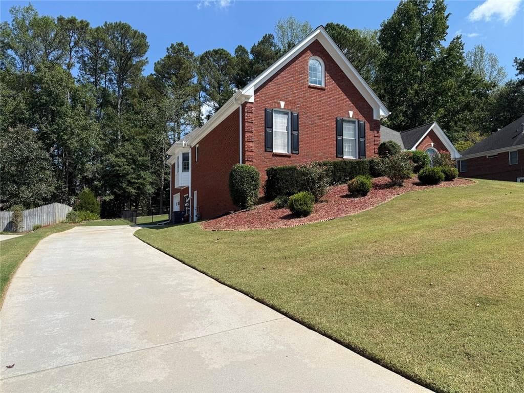 3 bedroom, 3 bathroom, 2,389 sq ft single family residence for sale at 805 Ivy Ridge Drive, Loganville, GA 30052 — photo 5