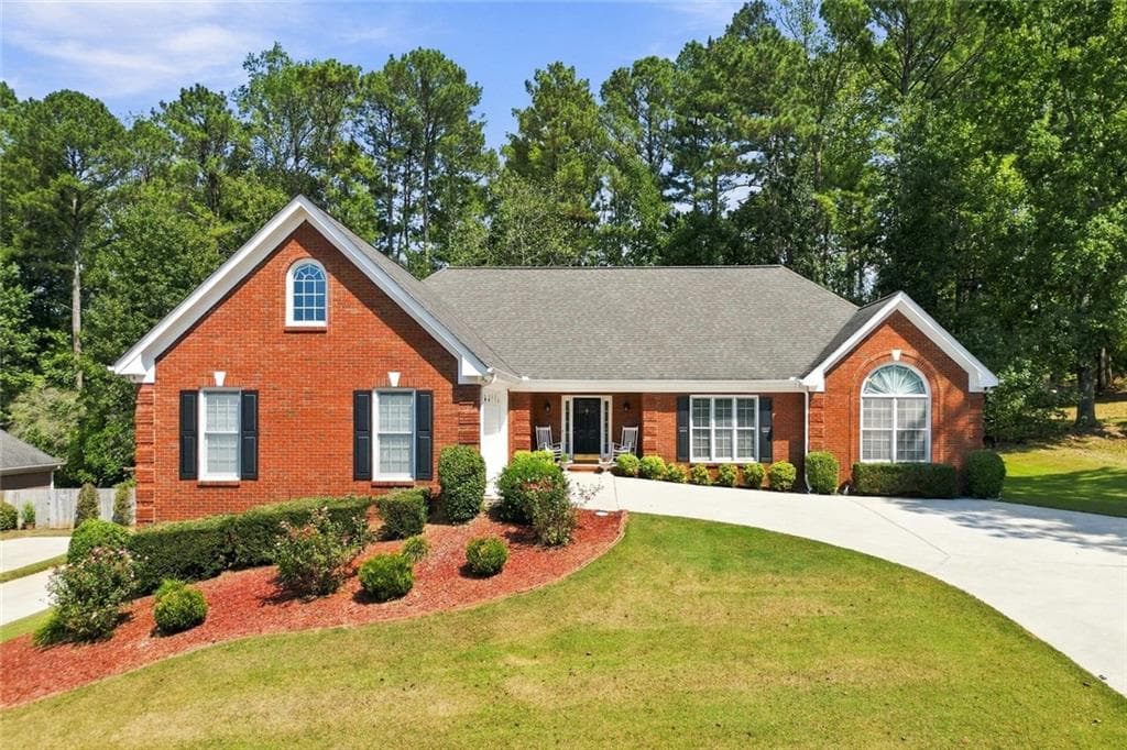3 bedroom, 3 bathroom, 2,389 sq ft single family residence for sale at 805 Ivy Ridge Drive, Loganville, GA 30052 — photo 6