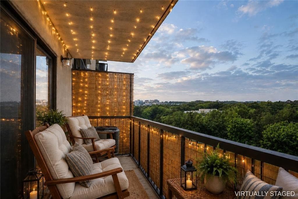 1 bedroom, 1 bathroom, 769 sq ft condominium for sale at 795 Hammond Drive 1012, Atlanta, GA 30328 — photo 2