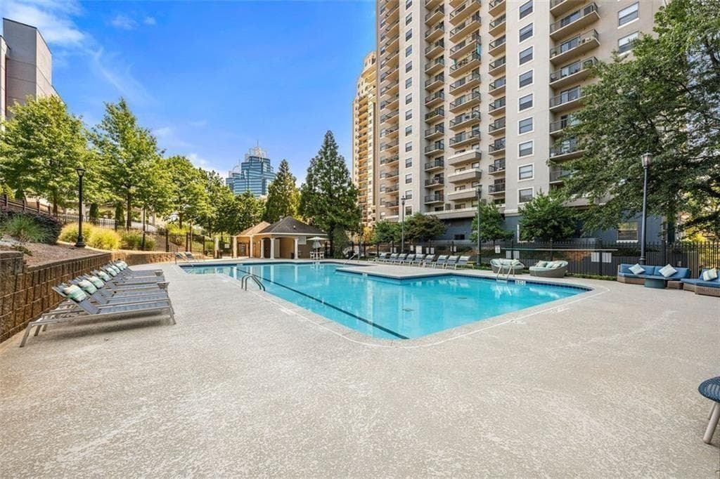 1 bedroom, 1 bathroom, 769 sq ft condominium for sale at 795 Hammond Drive 1012, Atlanta, GA 30328 — photo 4
