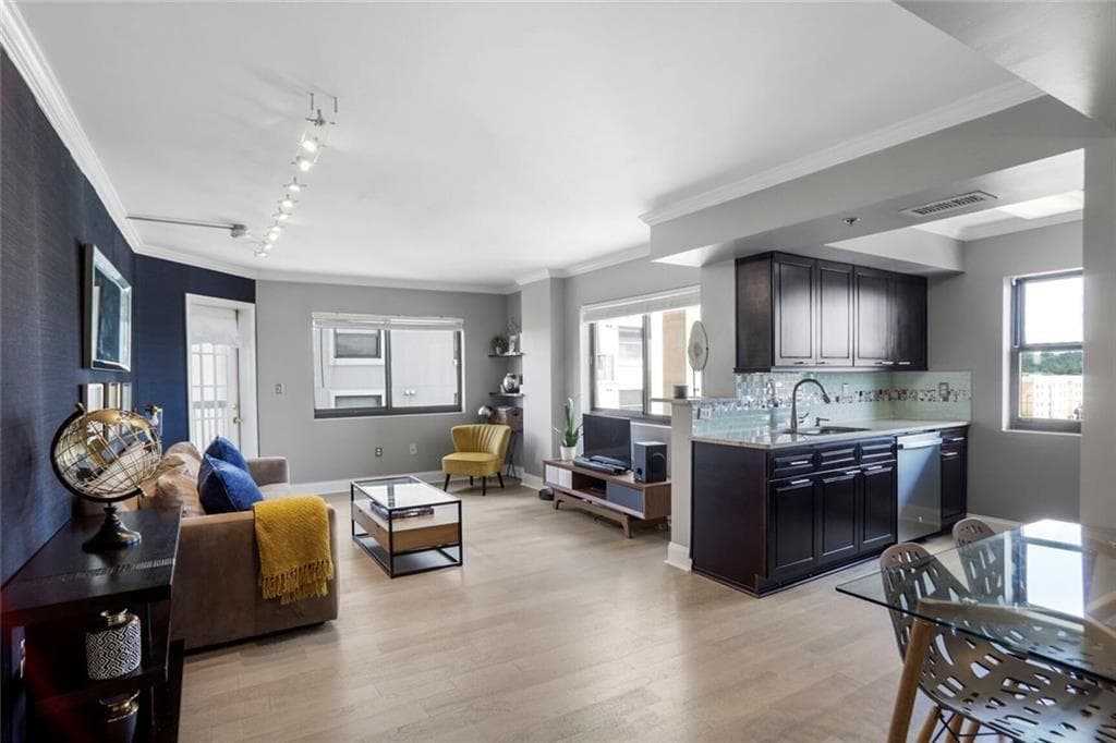 1 bedroom, 1 bathroom, 769 sq ft condominium for sale at 795 Hammond Drive 1012, Atlanta, GA 30328 — photo 5