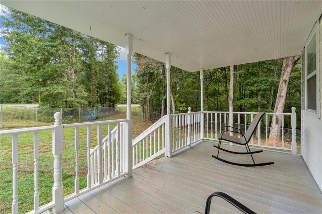 3 bedroom, 2 bathroom, 1,674 sq ft single family residence for sale at 365 Taylor Road, Juliette, GA 31046 — photo 4