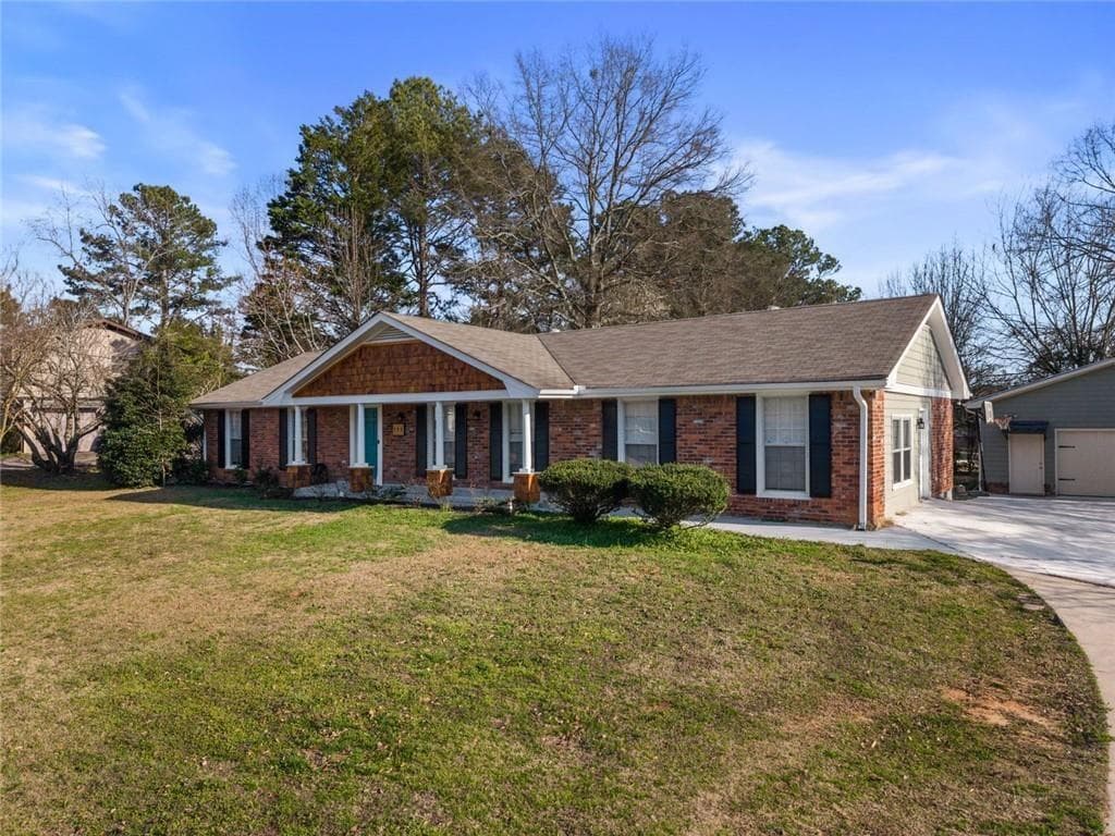 3 bedroom, 2 bathroom, 2,108 sq ft single family residence for sale at 599 Honey Creek Road, Conyers, GA 30094 — photo 3