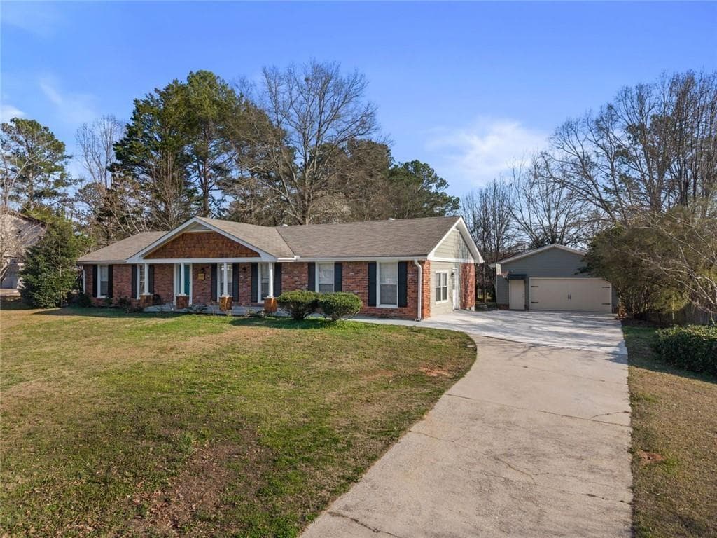 3 bedroom, 2 bathroom, 2,108 sq ft single family residence for sale at 599 Honey Creek Road, Conyers, GA 30094 — photo 4