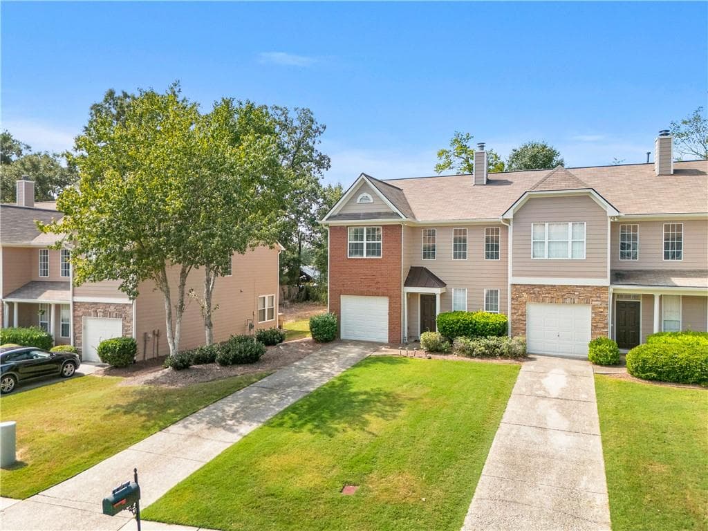 3 bedroom, 3 bathroom, 2,008 sq ft townhouse for sale at 109 Oak Green Drive, Lawrenceville, GA 30044 — photo 2