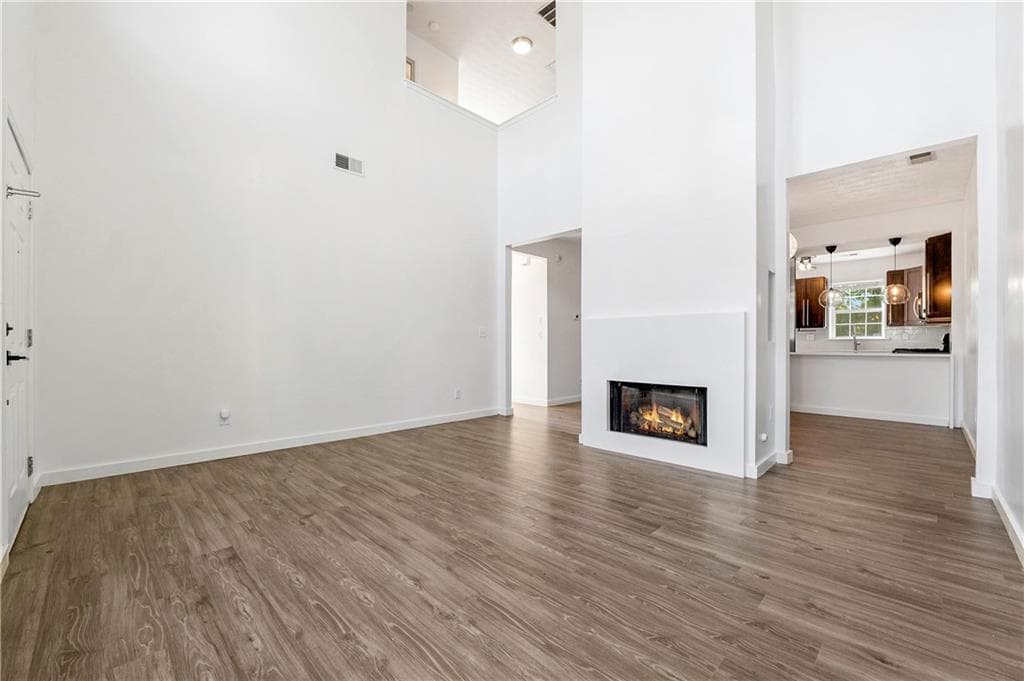 3 bedroom, 3 bathroom, 2,008 sq ft townhouse for sale at 109 Oak Green Drive, Lawrenceville, GA 30044 — photo 4
