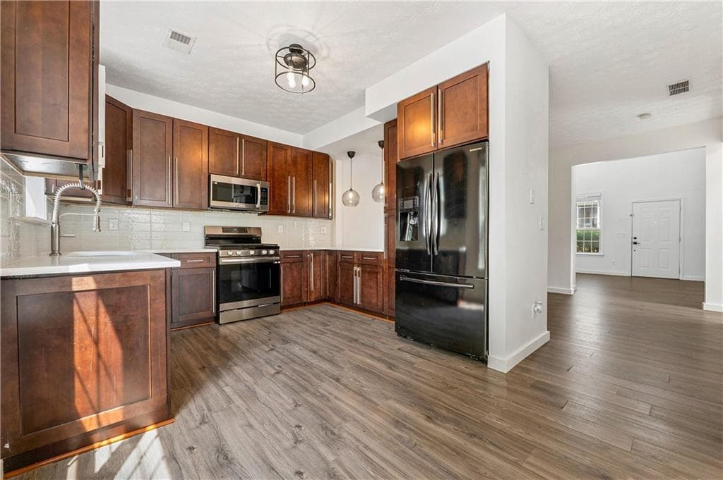 3 bedroom, 3 bathroom, 2,008 sq ft townhouse for sale at 109 Oak Green Drive, Lawrenceville, GA 30044 — photo 9