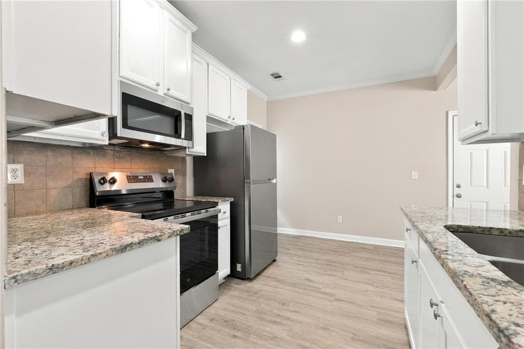 3 bedroom, 3 bathroom, 1,790 sq ft single family residence for rent at 84 Holly Road, Atlanta, GA 30314 for $2,350 a month — photo 4