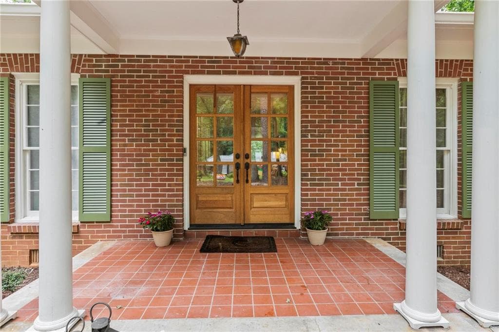 4 bedroom, 3 bathroom, 2,171 sq ft single family residence under contract at 2373 Oxbow Circle, Stone Mountain, GA 30087 — photo 3