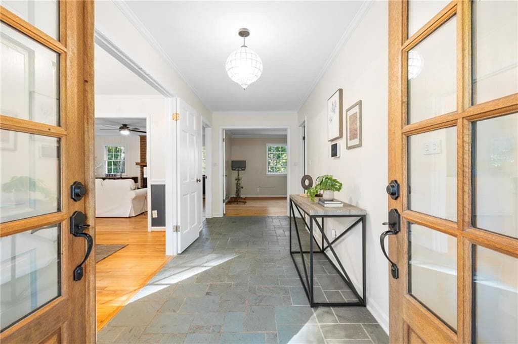4 bedroom, 3 bathroom, 2,171 sq ft single family residence under contract at 2373 Oxbow Circle, Stone Mountain, GA 30087 — photo 4
