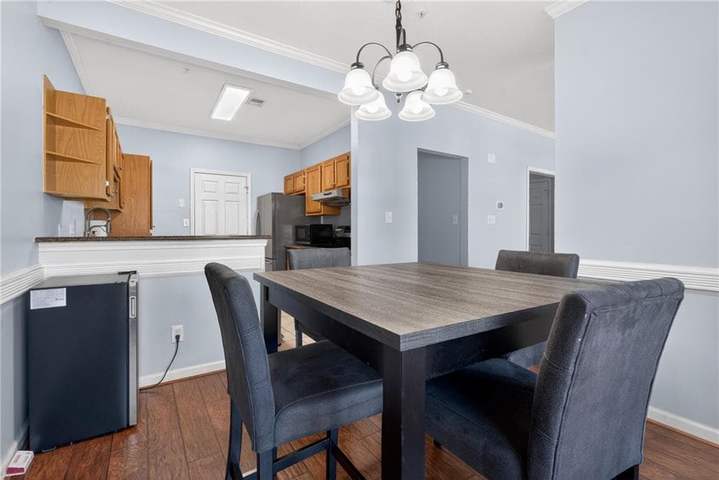 3 bedroom, 3 bathroom, 1,896 sq ft condominium for sale at 105 Vinings Forest Circle, Smyrna, GA 30080 — photo 4
