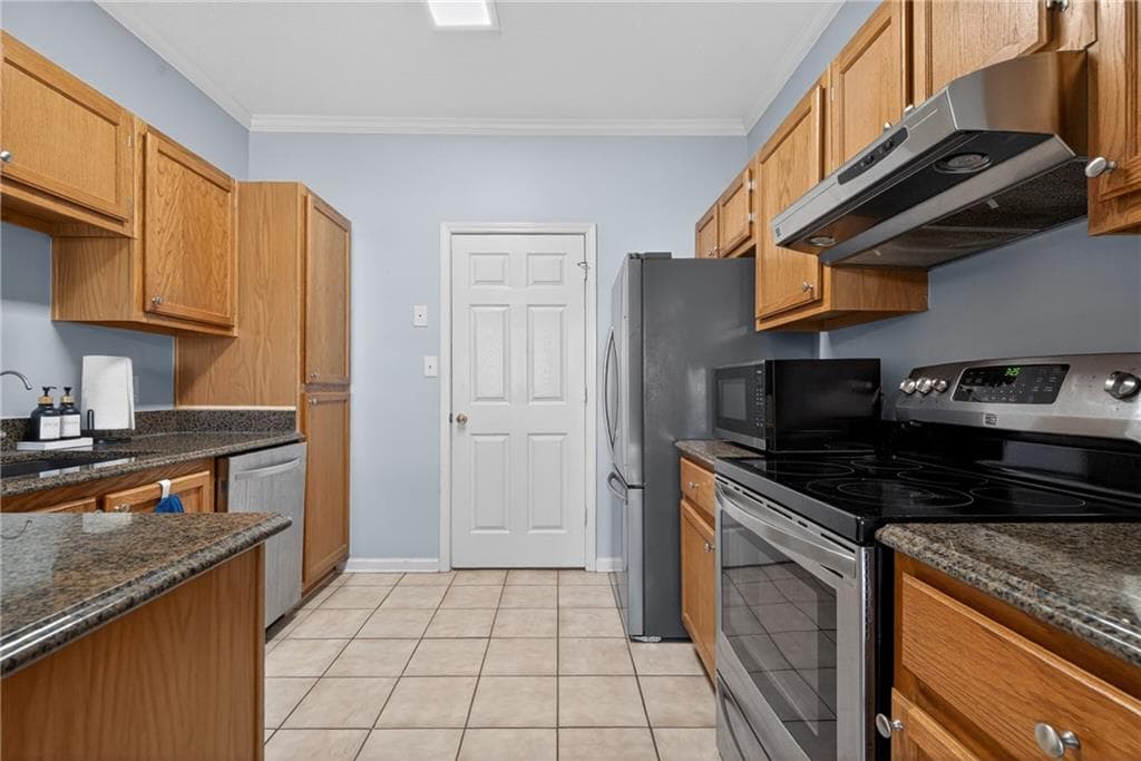 3 bedroom, 3 bathroom, 1,896 sq ft condominium for sale at 105 Vinings Forest Circle, Smyrna, GA 30080 — photo 6