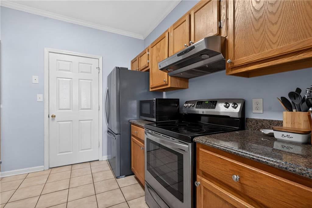 3 bedroom, 3 bathroom, 1,896 sq ft condominium for sale at 105 Vinings Forest Circle, Smyrna, GA 30080 — photo 7