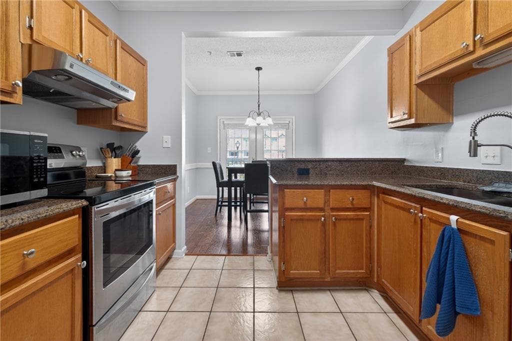 3 bedroom, 3 bathroom, 1,896 sq ft condominium for sale at 105 Vinings Forest Circle, Smyrna, GA 30080 — photo 10