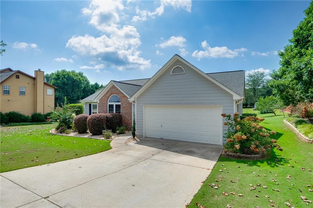 3 bedroom, 2 bathroom, 1,560 sq ft single family residence under contract at 8860 Creekstone Place, Gainesville, GA 30506 — photo 2