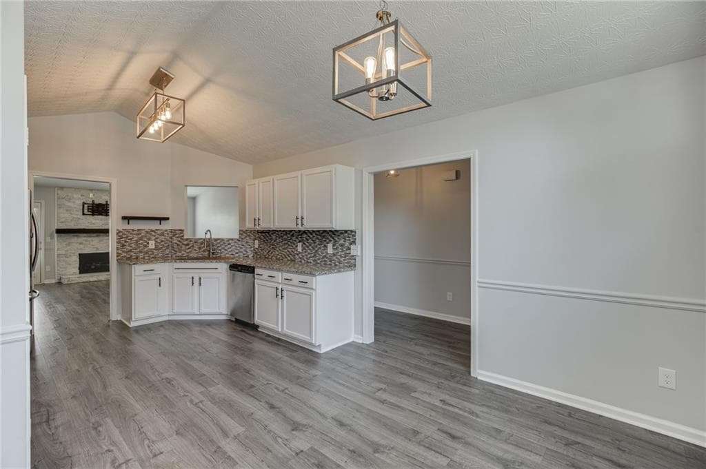 3 bedroom, 2 bathroom, 1,560 sq ft single family residence under contract at 8860 Creekstone Place, Gainesville, GA 30506 — photo 6