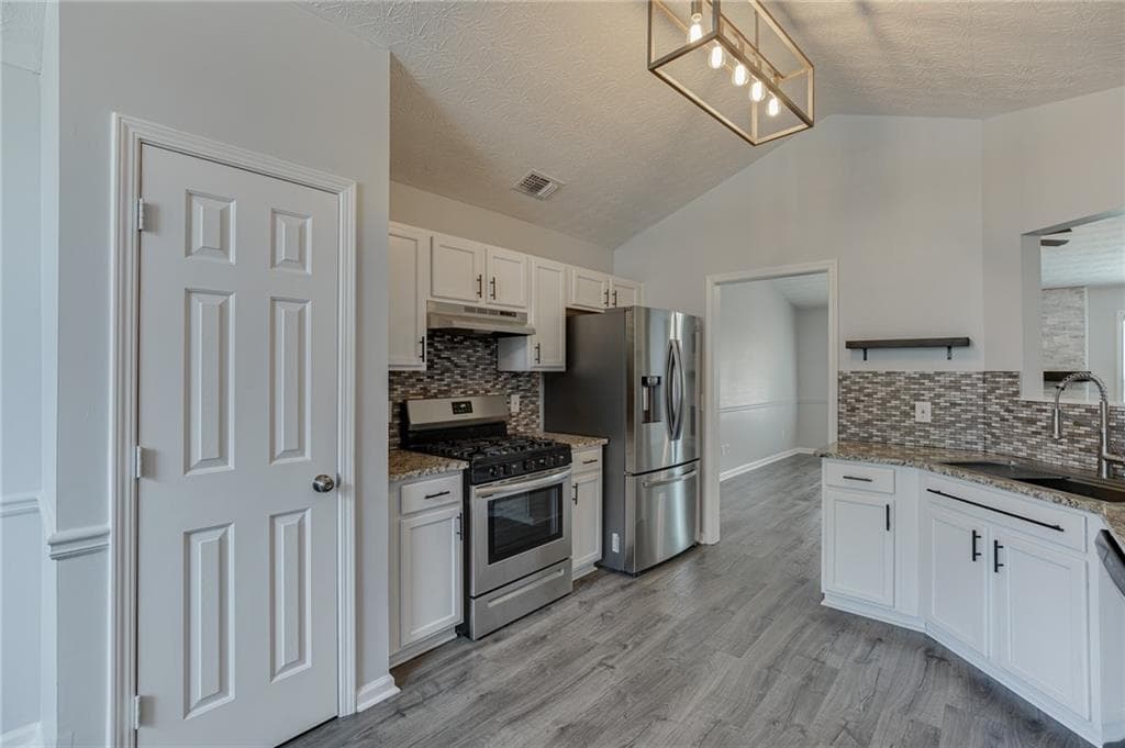 3 bedroom, 2 bathroom, 1,560 sq ft single family residence under contract at 8860 Creekstone Place, Gainesville, GA 30506 — photo 9