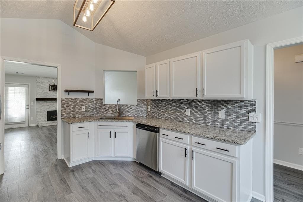 3 bedroom, 2 bathroom, 1,560 sq ft single family residence under contract at 8860 Creekstone Place, Gainesville, GA 30506 — photo 10