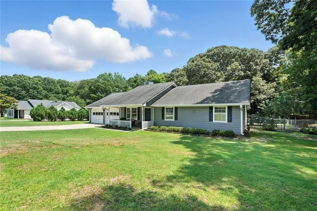 3 bedroom, 2 bathroom, 1,355 sq ft single family residence for sale at 111 Brownsmill Drive, Grayson, GA 30017 — photo 2